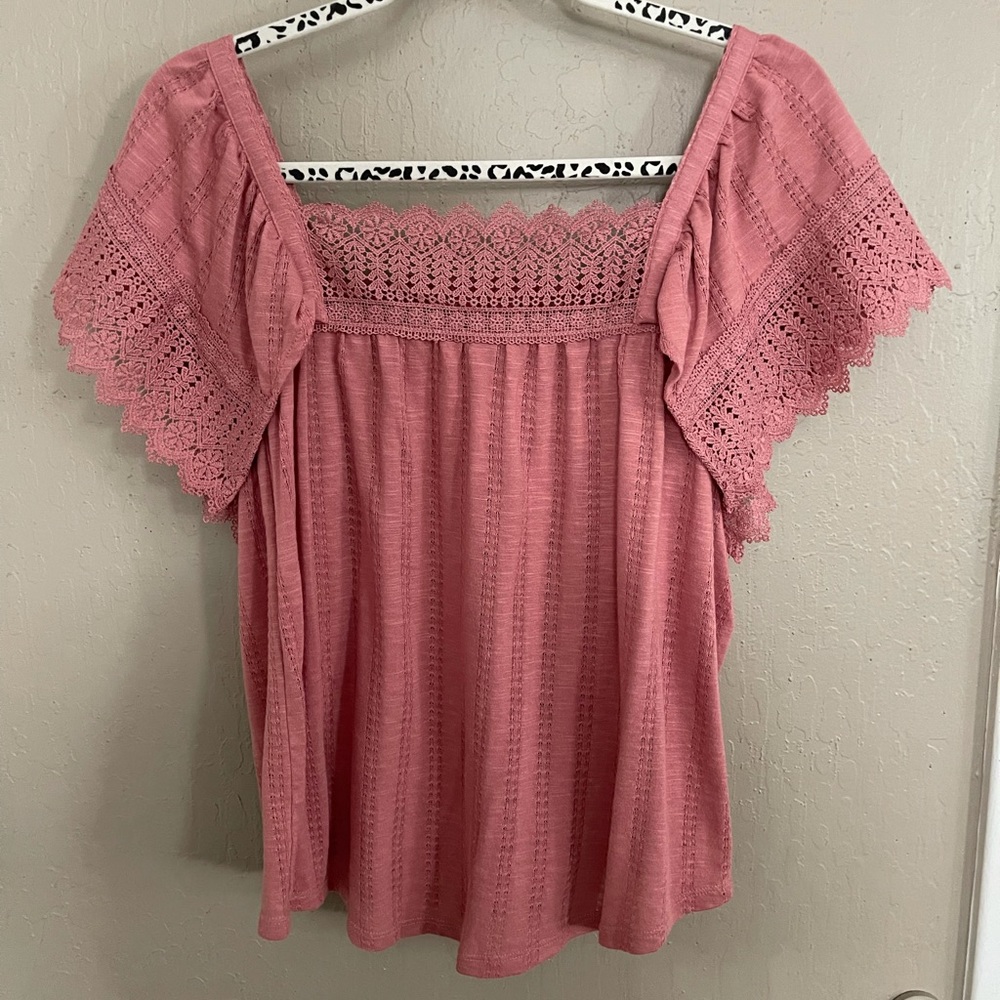 Maurices Plus size 0 pink top with flutter sleeves.